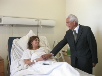 Alcalde Omar Vera visita accidentados en Santiago: “Están en muy buenas manos”
