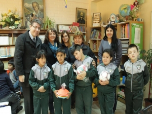 Departamento de Salud Municipal entregó implementos deportivos a escuelas de la Comuna.