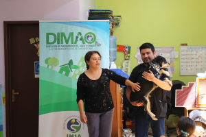 Con teatro de papel, niñas y niños aprendieron sobre tenencia responsable de mascotas