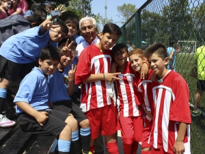 Niños disfrutan en Campeonato de Fútbol de Escuelas Abiertas en San Antonio