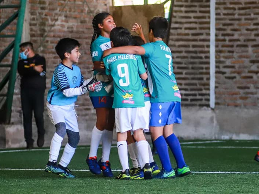 Entrenadores de escuelas formativas de fútbol para niños y niñas destacan la actividad “Vacaciones en CoMUNIdad”