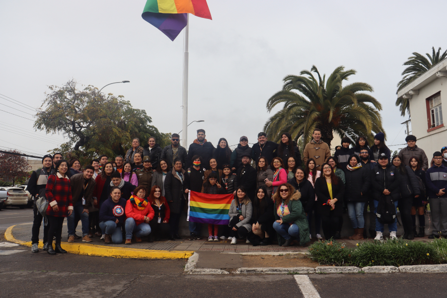 Con el izamiento de la bandera de la diversidad conmemoramos el mes del orgullo