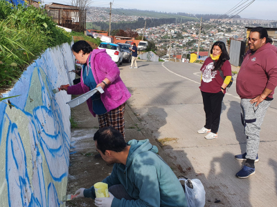 Comunidad de Cerro El Carmen está feliz con taller de muralismo en su barrio