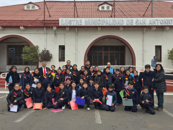 Estudiantes del colegio Fénix visitaron la Municipalidad de San Antonio