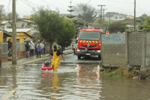Municipalidad de San Antonio respondió requerimientos de la comunidad ante emergencia por lluvias