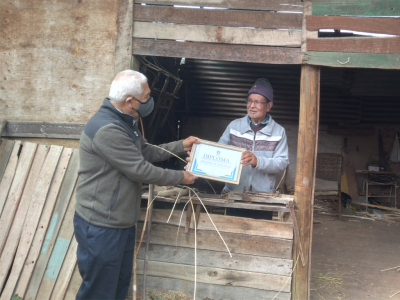 Artesano en mimbre de Leyda recibe reconocimiento de la Municipalidad de San Antonio