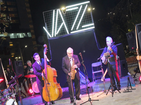 La Plaza de Armas de San Antonio se llena de vida al ritmo del jazz 