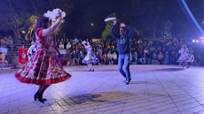 Mesa del folclor celebró sus 16° aniversario con gala folclórica en la Plaza de Llolleo