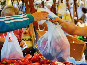 Atención sanantoninos: Desde el 3 de agosto se prohíbe totalmente la entrega de bolsas plásticas en el pequeño comercio