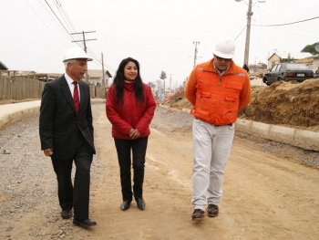 Conectividad hacia cartagena y Bellavista alto, Alcalde inspeccionó obras de pavimento Bulnes