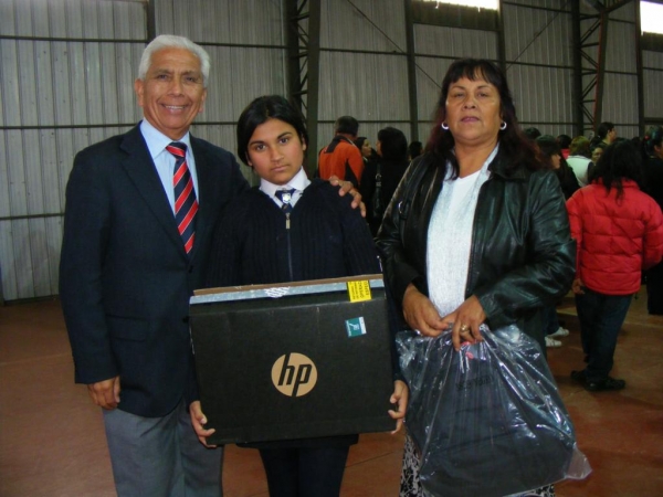 M&aacute;s de 400 alumnos de la comuna recibieron su nuevo computador gracias al programa &ldquo;Yo Elijo mi PC&rdquo;