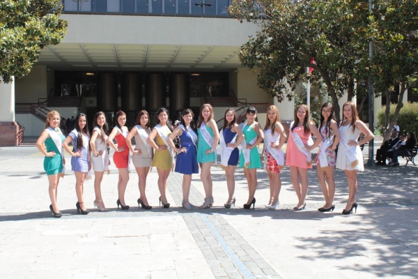 Reinas del Carnaval de Murgas, comparsas y carros aleg&oacute;ricos disfrutaron de un grato recorrido por Valparaiso y Vi&ntilde;as del Mar.