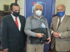 Alcalde de San Antonio recibi&oacute; reconocimiento de la Asociaci&oacute;n Chilena de Municipalidades